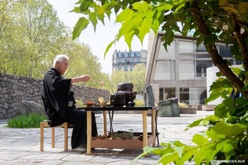 2019年4月15日：裏千家千玄室大宗匠のユネスコ訪問（事務局長との会談・献茶式の実施）