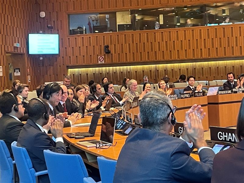 議長を務める加納大使(photo1)