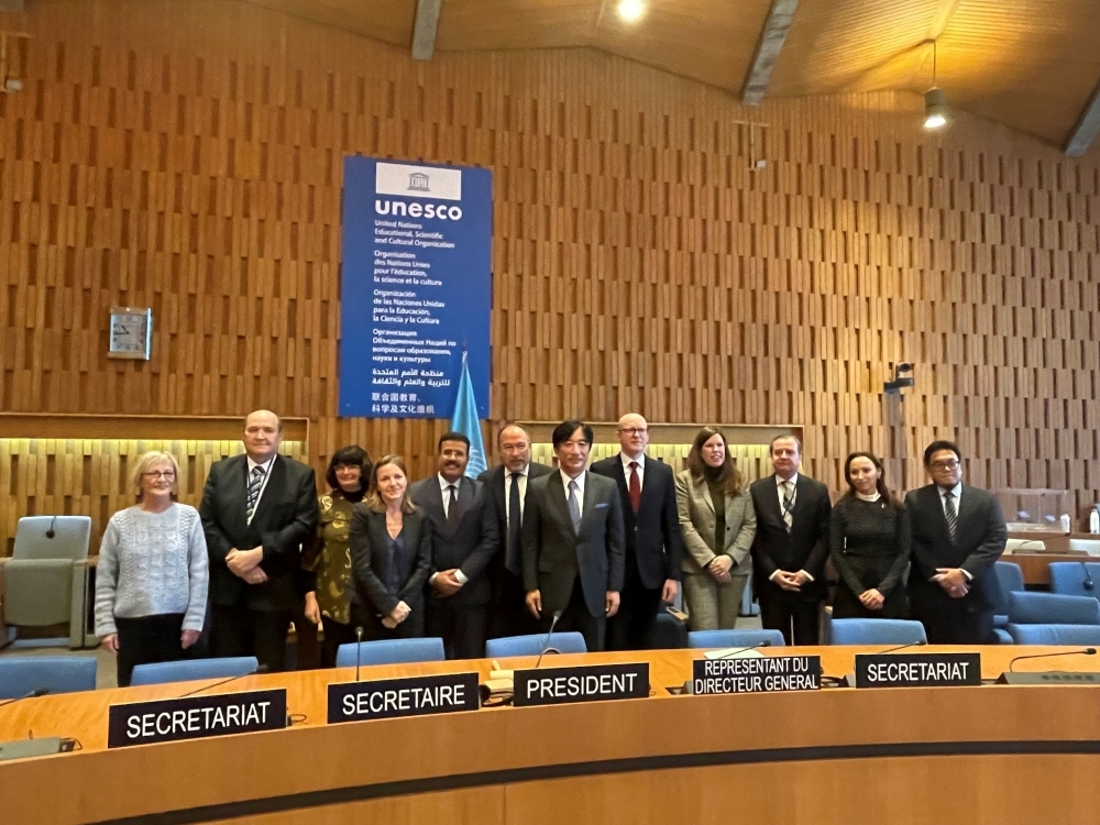 議長を務める加納大使(photo3)