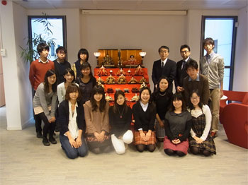 学生らとの集合写真