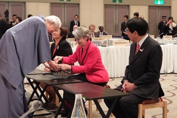 Tea Master Genshitsu Sen of Urasenke School, UNESCO Goodwill Ambassador served  tea to Ms Bokova, at his tea ceremony