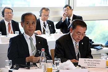 Monsieur Omori, maire d’Okayama et Monsieur Iiyoshi, président de l’Université Chubu