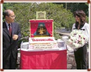 Mme Miyako Yoshida et M. Matsuura lors de la cérémonie de nomination