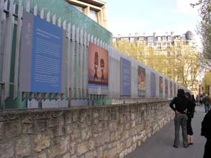 Vue de l'exposition, avenue de Suffren